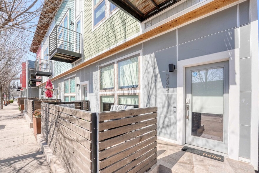 Building Photo - 330 W 5th St