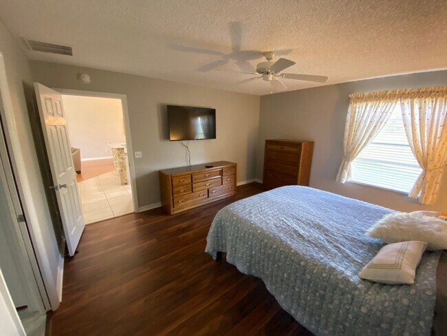 Building Photo - Beautiful ANNUAL, Fully Furnished, turnkey 3 Beds & 2 Baths in The Village of Sabal Chase