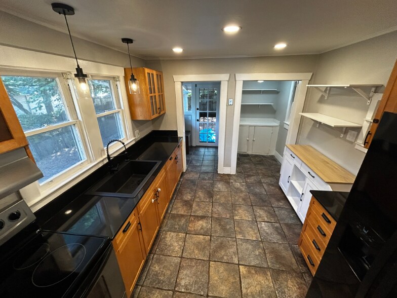 Building Photo - 4303 N 10th St