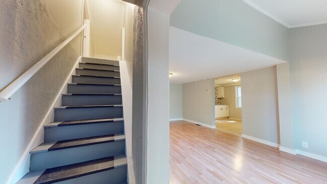 Building Photo - Clark / Fulton - 3 Bedrooms - 1 Bath - Sin...