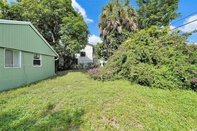 Building Photo - 3541 NW 7th Pl