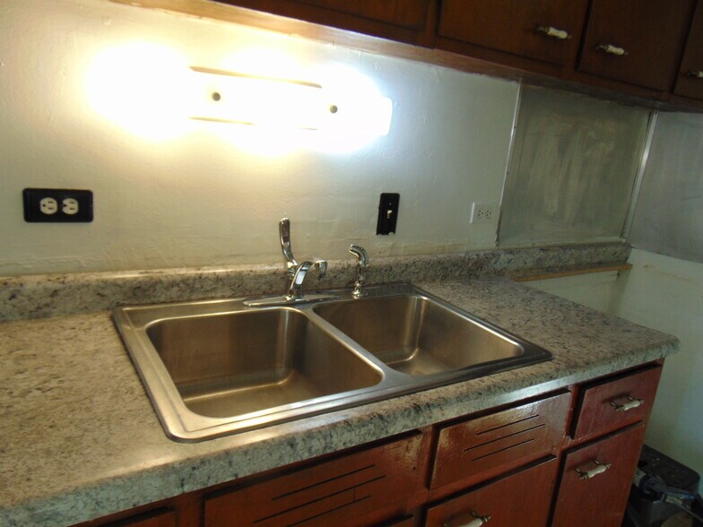 Building Photo - 1907 14th Ave