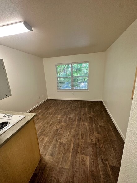 Living Area - Commons at Sylvan Highlands Apartments