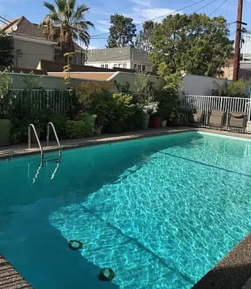 Primary Photo - 7205 Fountain Ave