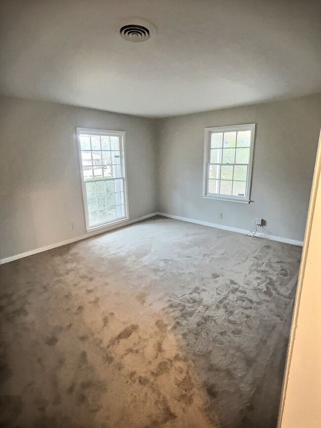 Building Photo - For Rent in Montgomery! First month's rent...