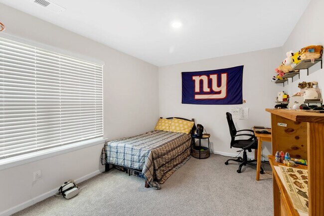 Building Photo - 376 Brennan Dr