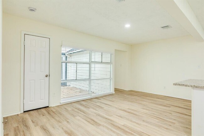 Building Photo - 408 Gardenia St