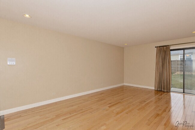 Building Photo - 1180 Silverwood Ct