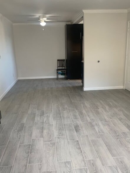 Building Photo - 16377 Lakeshore Dr