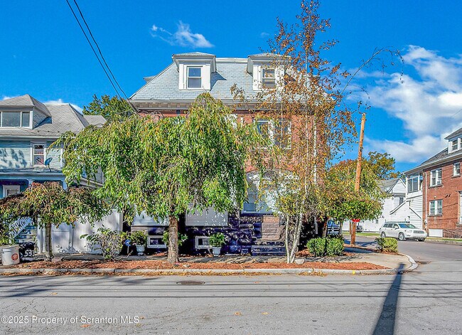 Building Photo - 533 S Franklin St