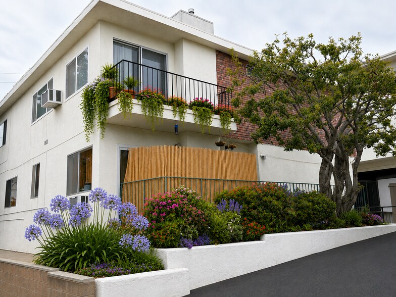 Building Photo - 3432-3434 S Centinela Ave