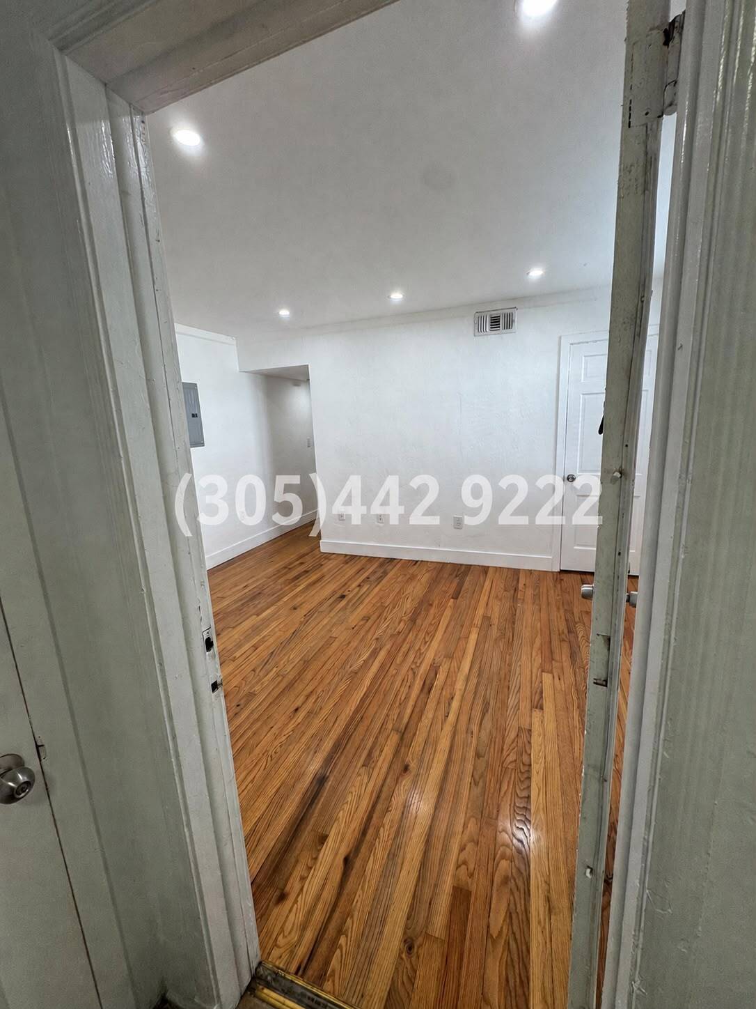 Building Photo - 15 Sidonia Ave
