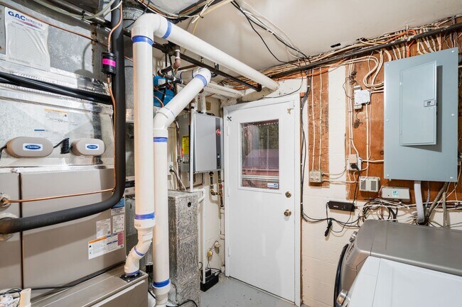 Building Photo - 4 Bed 3 Bath - Bethesda Single Family Home - Move In Ready