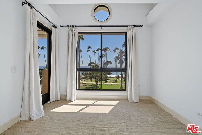 Building Photo - 701 Ocean Ave