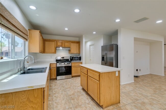 Building Photo - 210 Lynbrook St