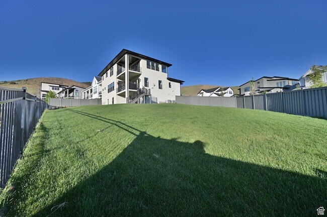 Building Photo - 1722 Oakridge Cir