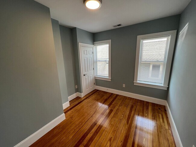 Building Photo - 9/1 Brand new renovation 4BR/2BA in Porter Sq! w/d in unit!