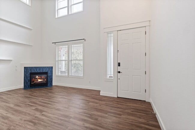 Building Photo - 14081 SW Viewpoint Ct