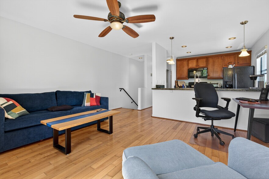 Building Photo - 4046 Iowa St