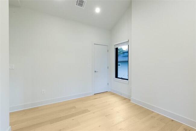 Building Photo - 1116 Walton Ln