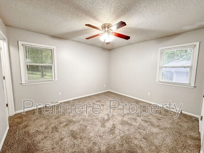 Building Photo - 7012 N Winan Ave