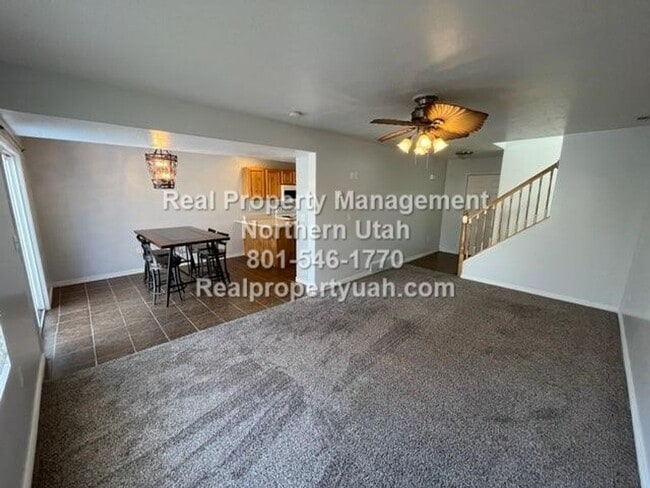 Building Photo - 2 Bedroom 1.5 Bath Townhome Available Now!