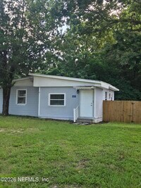 Building Photo - 3827 Eve Dr W