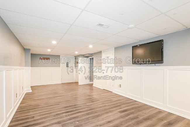 Building Photo - 705 Wickerleigh Terrace