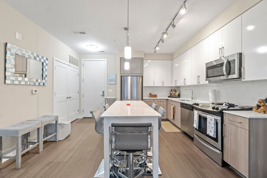 Building Photo - 145 Riverhaven Dr