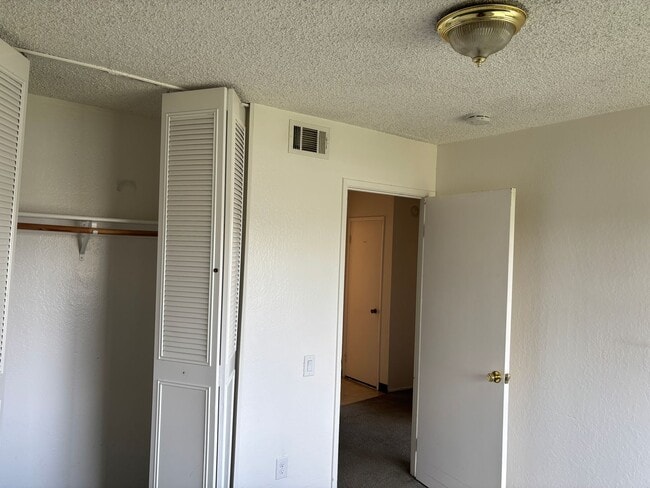 Building Photo - Cozy Cul-De-Sac Home