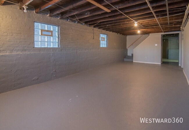 Building Photo - 4246 N Menard Ave