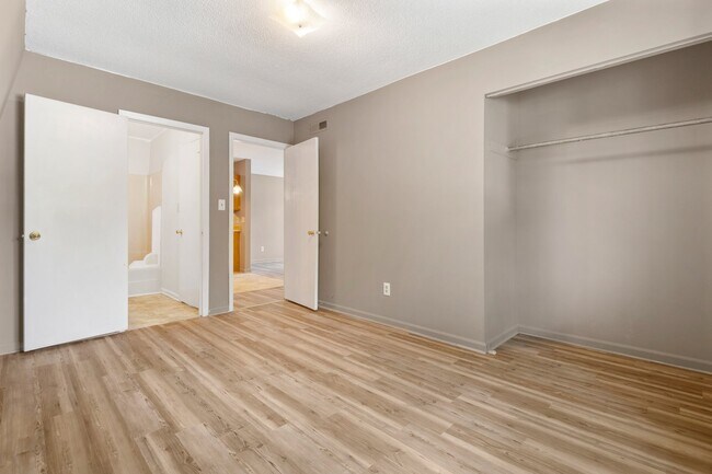 Building Photo - 511 Poplar St