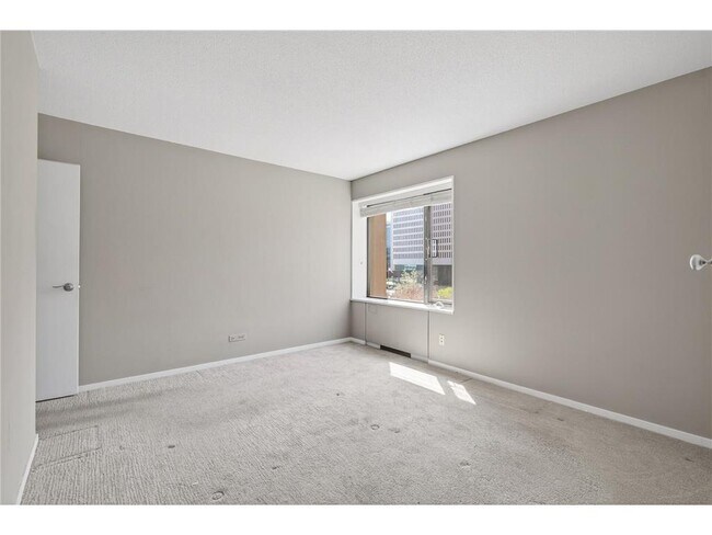 Building Photo - 19 S 1st St