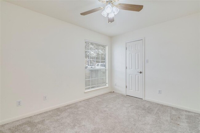 Building Photo - 740 Dark Horse Ln