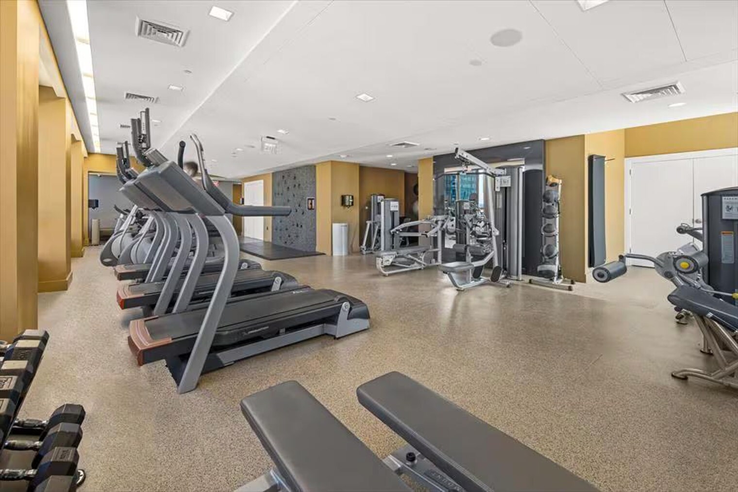 Building Photo - 1405 S Fern St