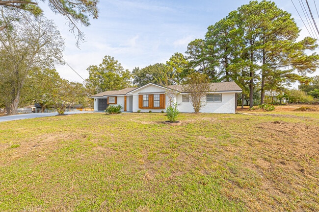 Building Photo - 707 Norwood Ln