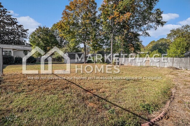 Building Photo - 1732 Fontaine Dr