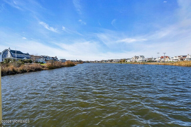 Building Photo - 435 Norwood Ave