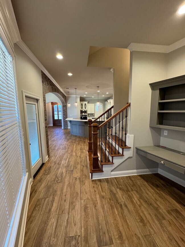 Building Photo - Gated Community close to Barksdale Air Force Base...