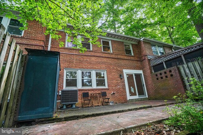 Building Photo - 8525 Geren Rd