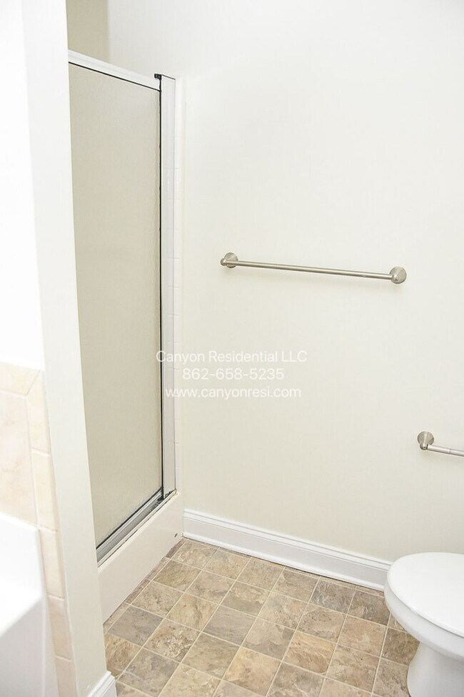 Building Photo - Charming 3-Bedroom Home