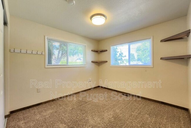 Building Photo - 10914 Willow Rd