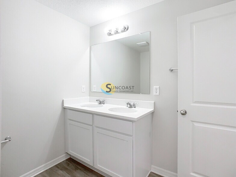 Building Photo - 3821 SW 43rd Ct