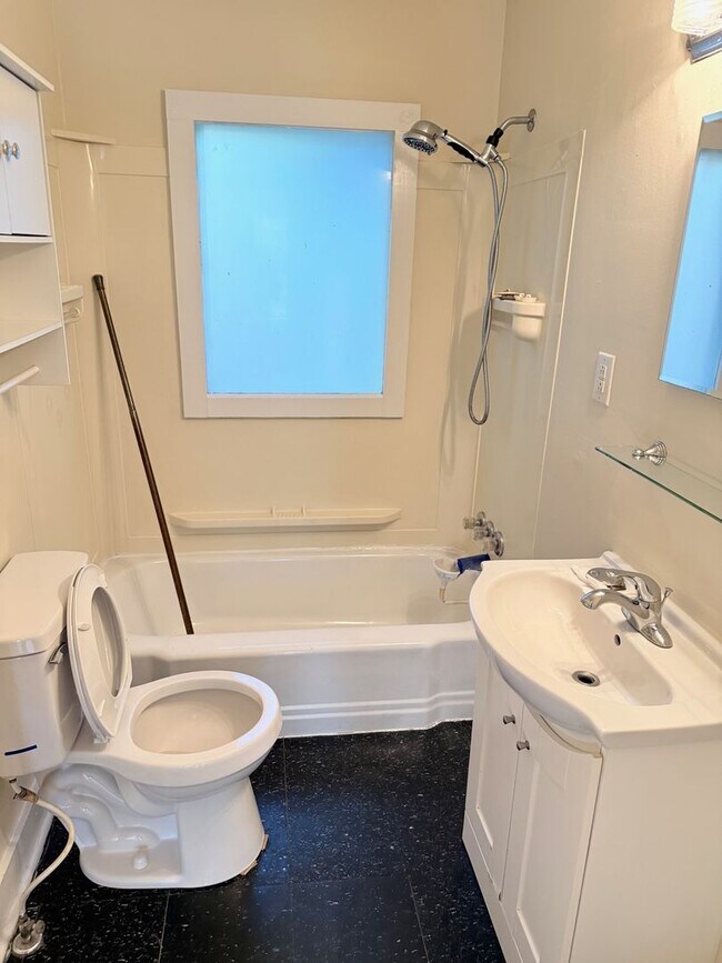 Building Photo - Normaltown Two Bedroom Cottage