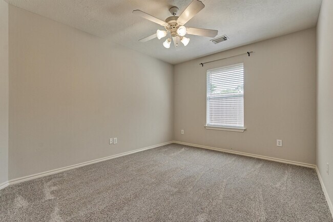 Building Photo - 6403 Sagewalk Ct
