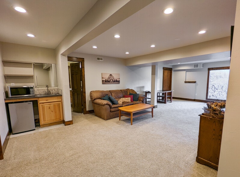 Building Photo - 1228 Palmers Dr