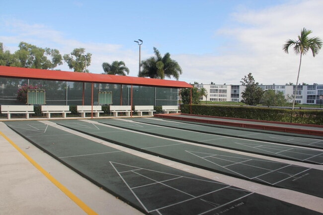 Building Photo - 454 Fanshaw K