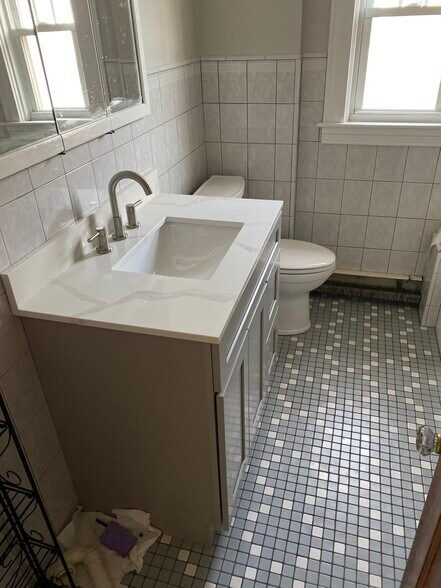 Building Photo - 51 Buckthorne Ave