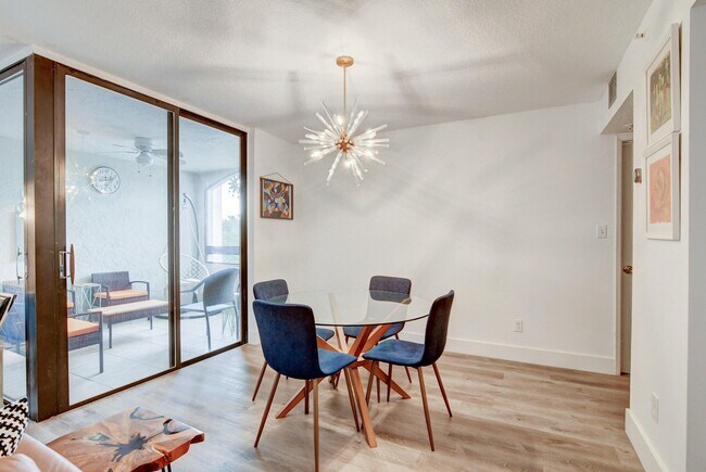 Building Photo - 1915 Lavers Cir