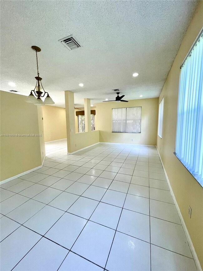 Building Photo - 160 NW 97th Terrace